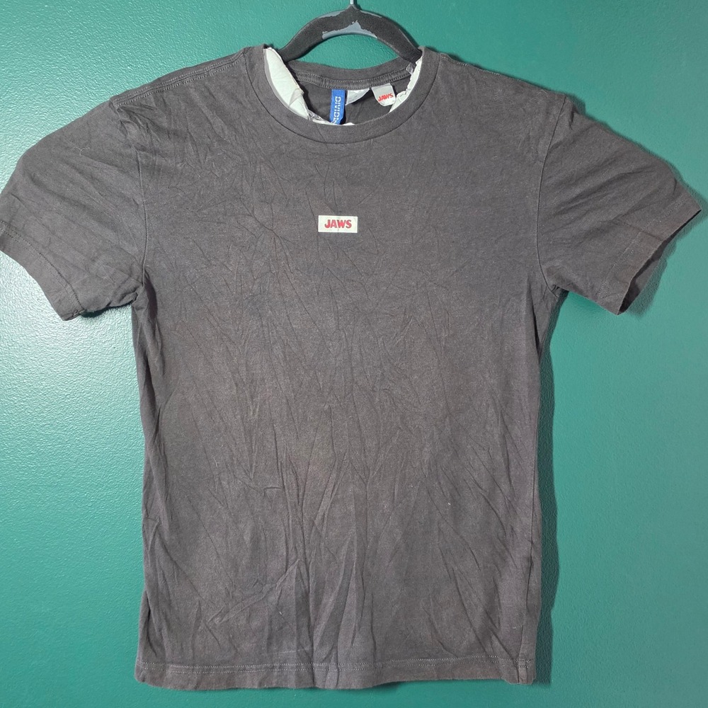HM Divided JAWS Movie Poster Graphic T-Shirt Mens XS Gray Short Sleeve